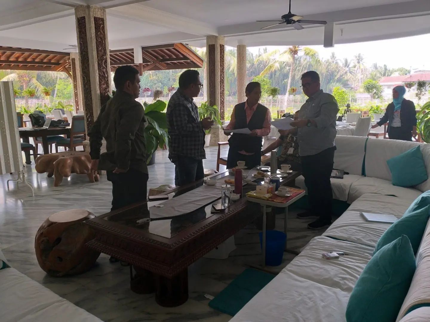 Bertemu Susi Pudjiastuti, Akmal Malik Jajaki Penerbangan Susi Air Rute Mamuju ke Palu dan Balikpapan